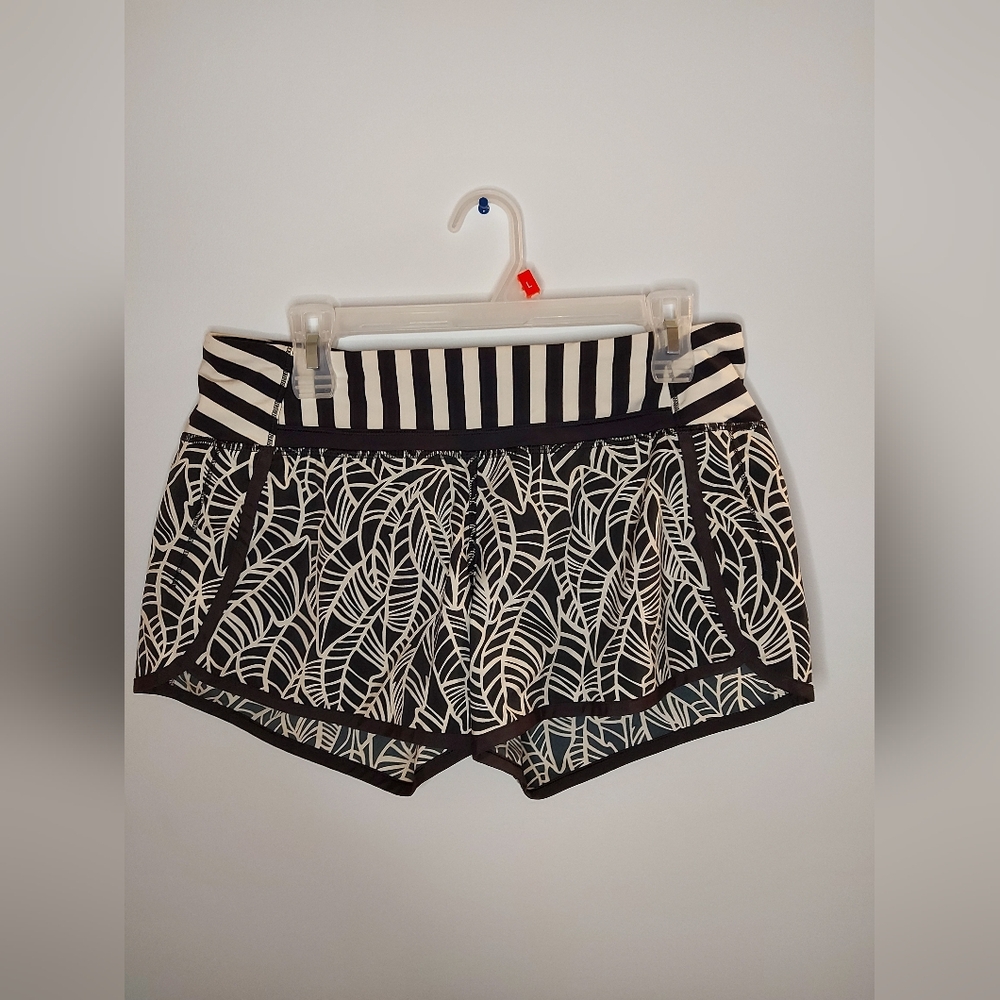 Lululemon Run Times Short Pretty Palm Black Angel Wing Apex Stripe Size 8